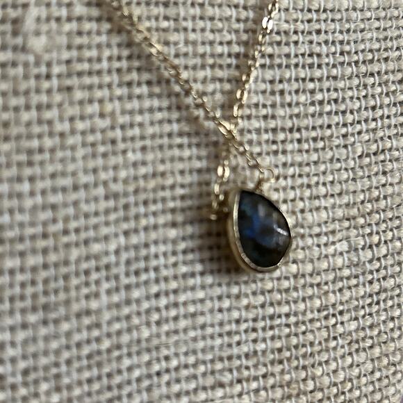 Beautiful Luna Norte Gold Tone Labradorite Charm Gemstone Necklace Blue Flash - Picture 3 of 4